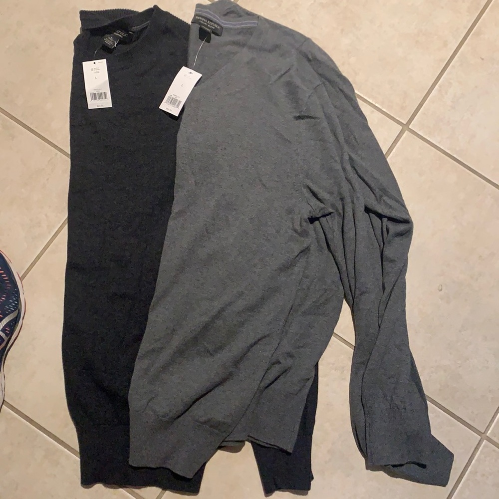 Men’s banana republic sweaters size L